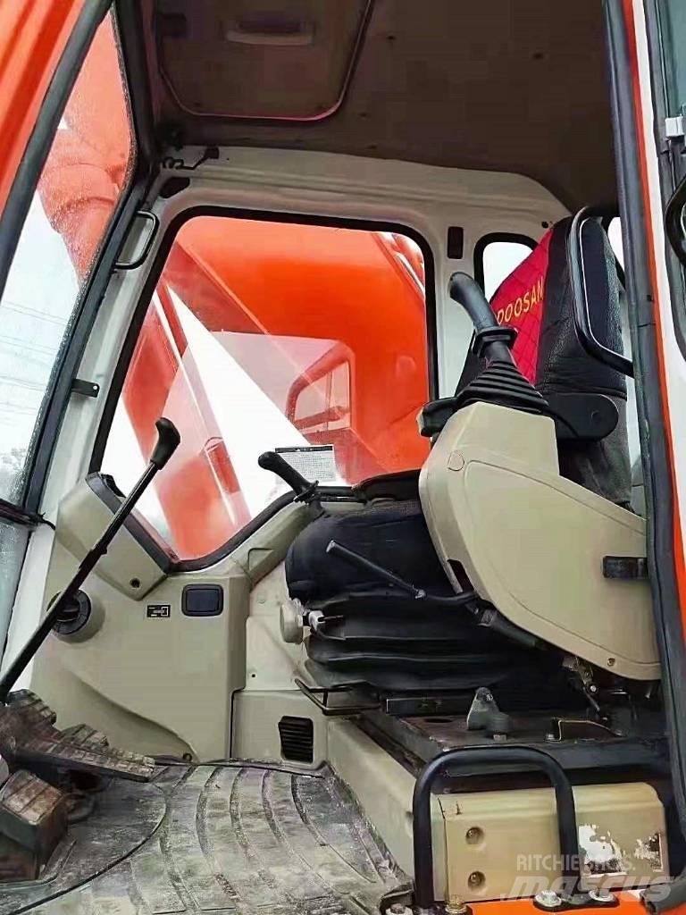 Doosan 300 Lánctalpas kotrók