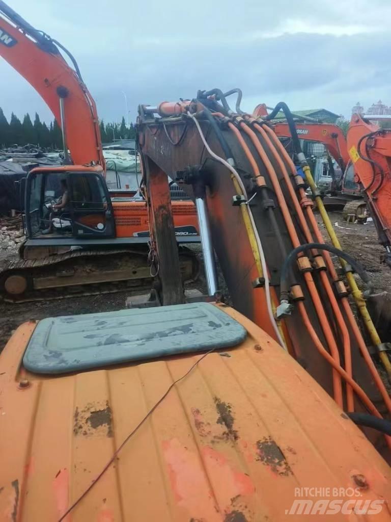 Doosan DX 260LC Lánctalpas kotrók