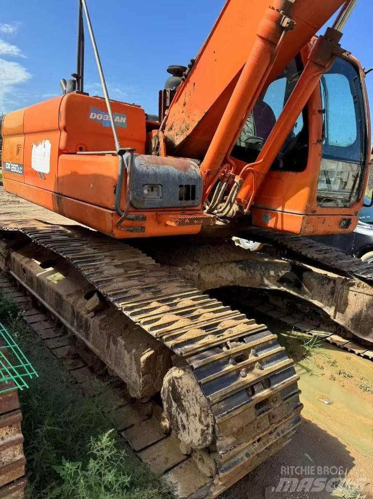 Doosan DX 260LC Lánctalpas kotrók