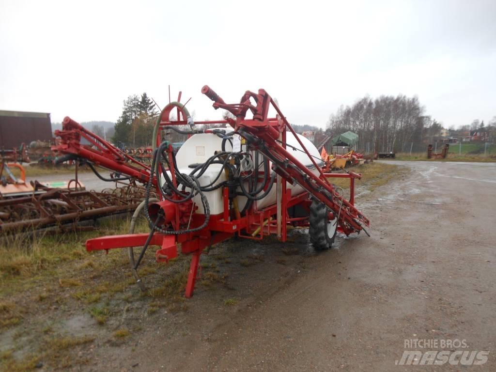 Lindus SPRUTA 2400L Vontatott trágyaszórók