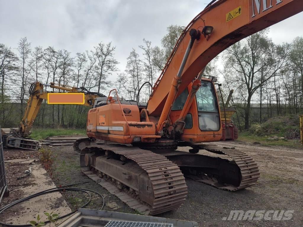 Daewoo S250 Lánctalpas kotrók