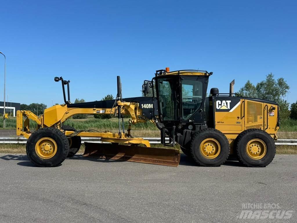 CAT 140M Gréderek