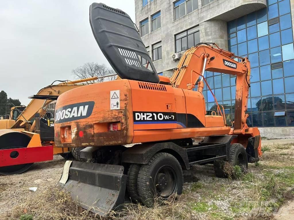 Doosan DH 210 W Gumikerekes kotrók