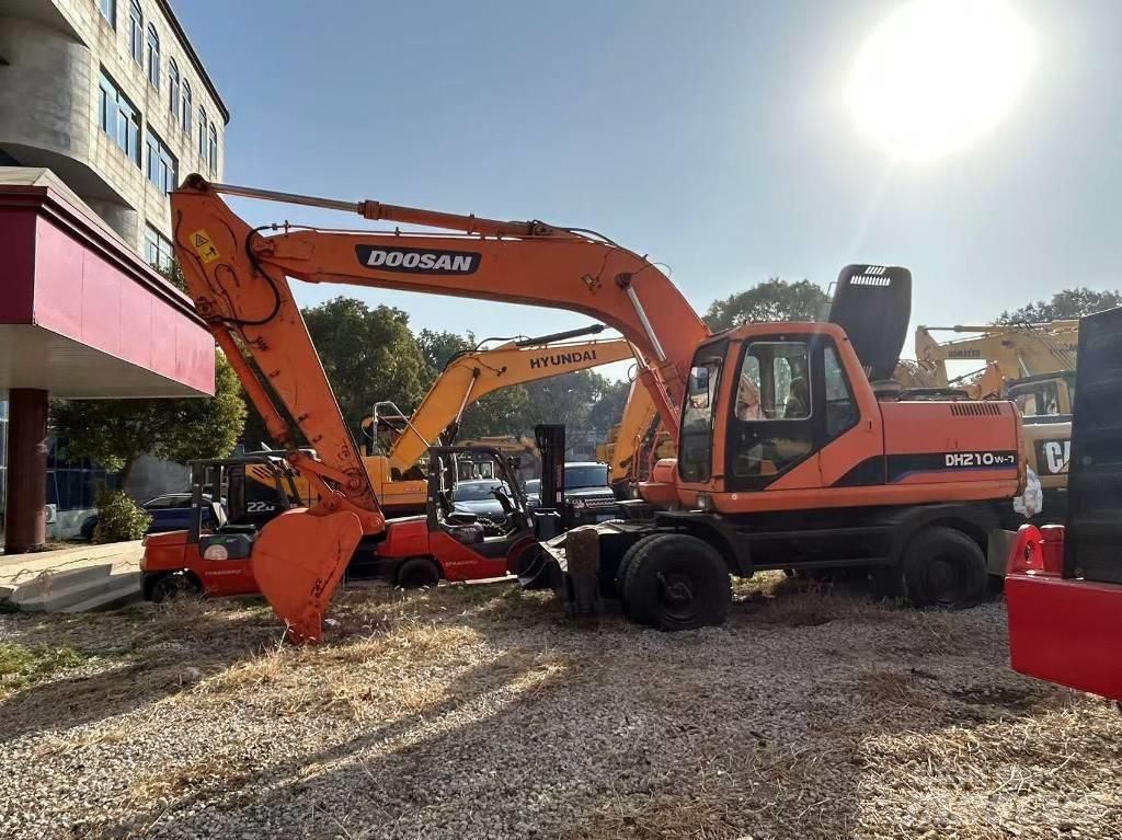 Doosan DH 210 W Gumikerekes kotrók