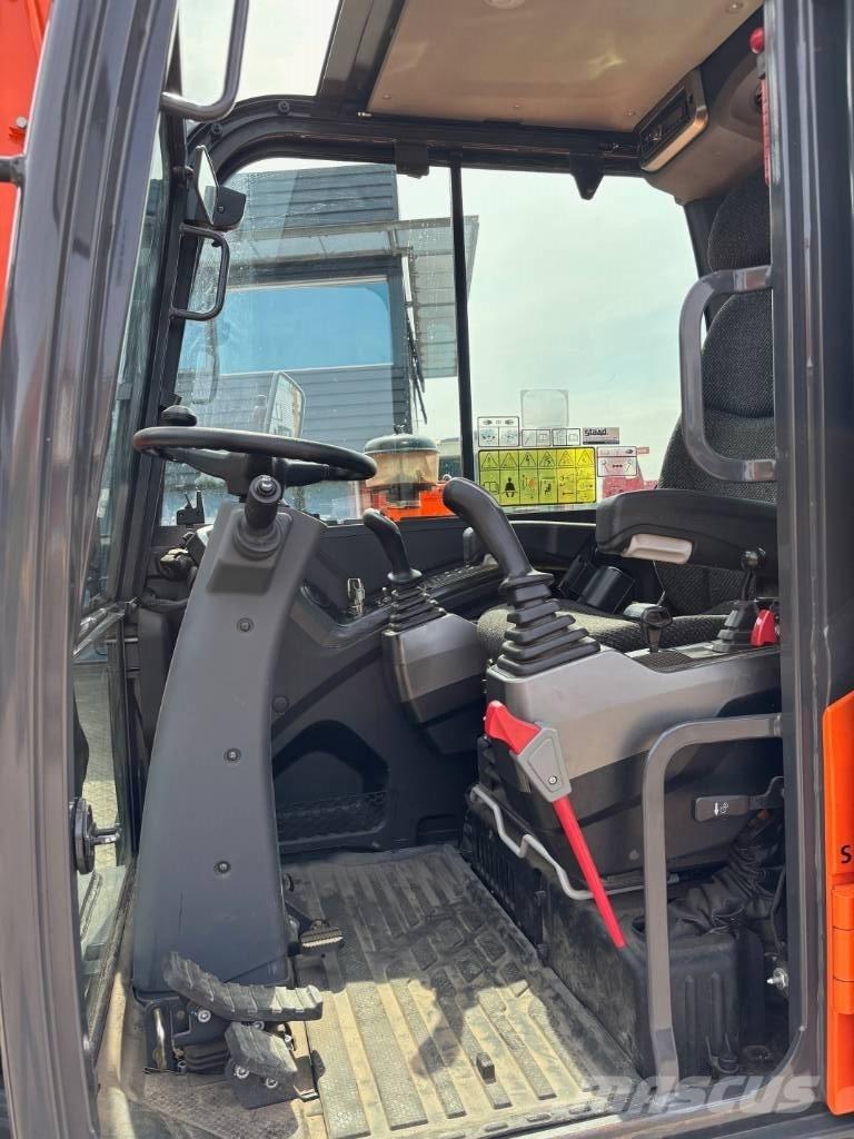 Doosan DX 57 Gumikerekes kotrók