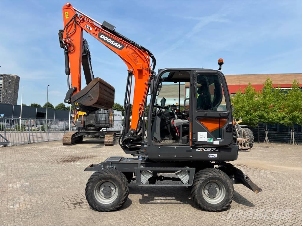 Doosan DX 57 Gumikerekes kotrók