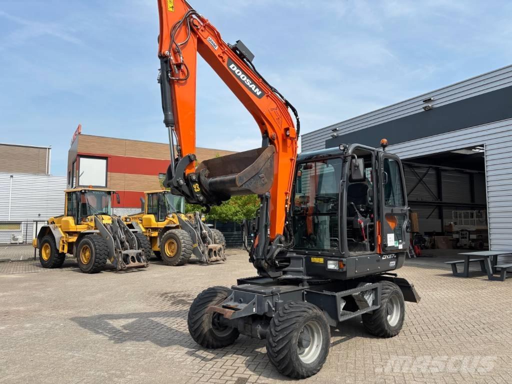 Doosan DX 57 Gumikerekes kotrók