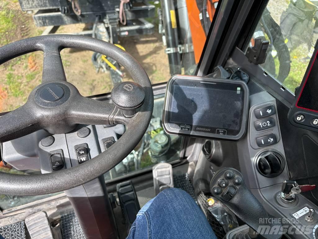 Develon DX 100 W-7 Gumikerekes kotrók