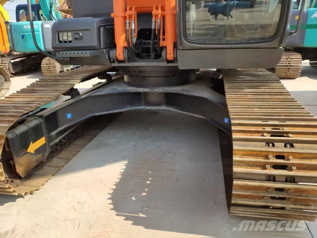 Hitachi Zaxis 210 Lánctalpas kotrók