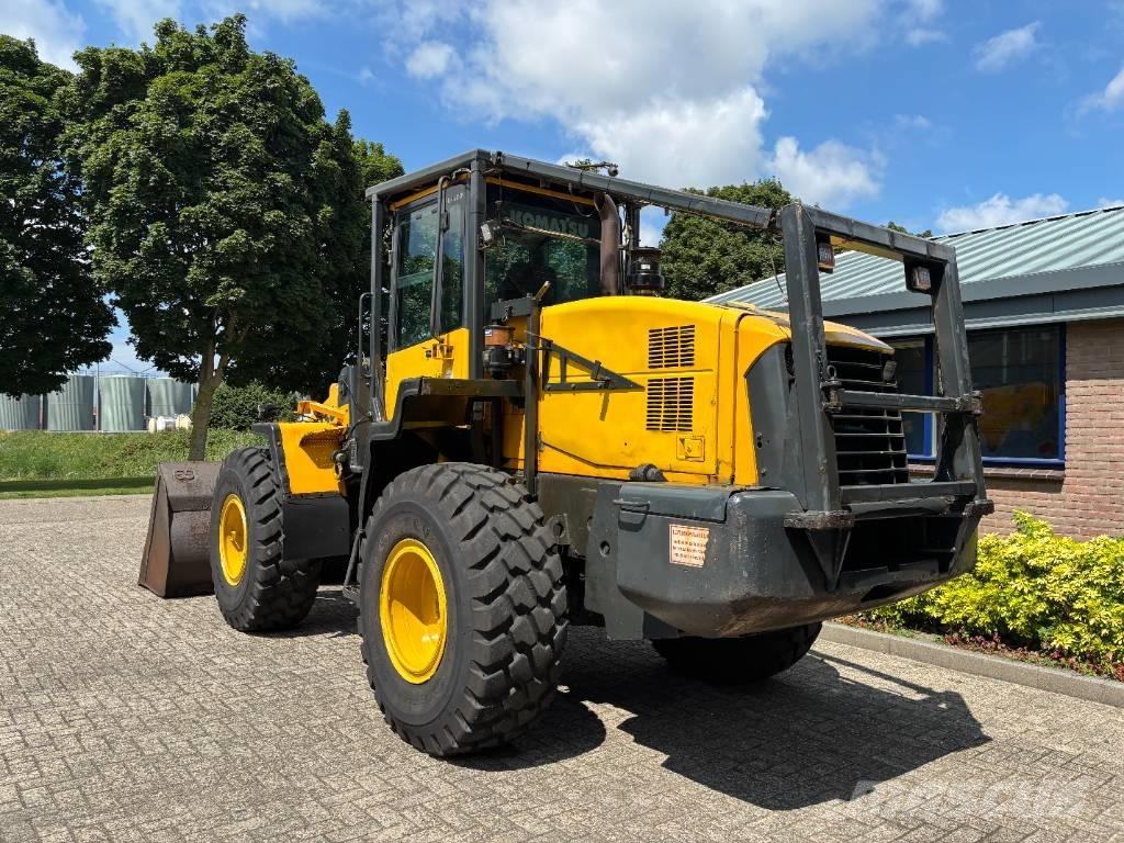 Komatsu WA 320-5 Gumikerekes homlokrakodók