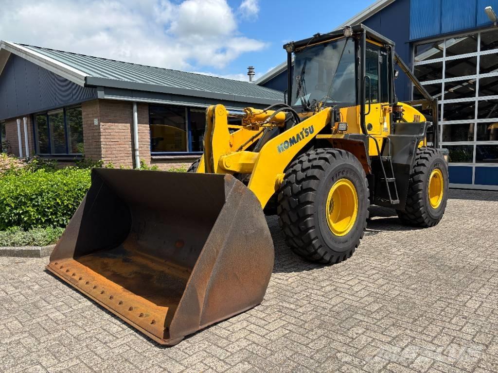 Komatsu WA 320-5 Gumikerekes homlokrakodók