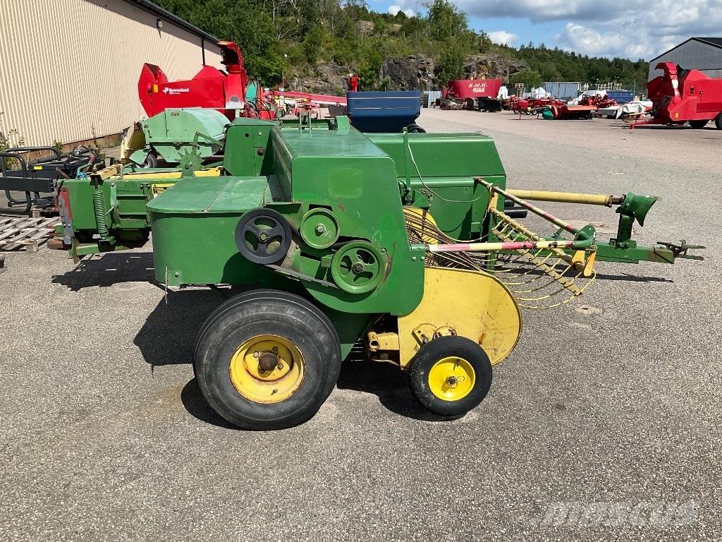 John Deere 440 Szögletes bálázók