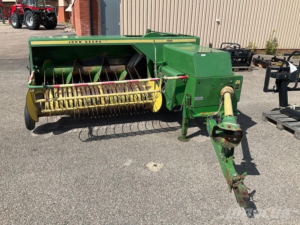 John Deere 440 Szögletes bálázók