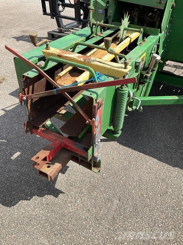 John Deere 440 Szögletes bálázók