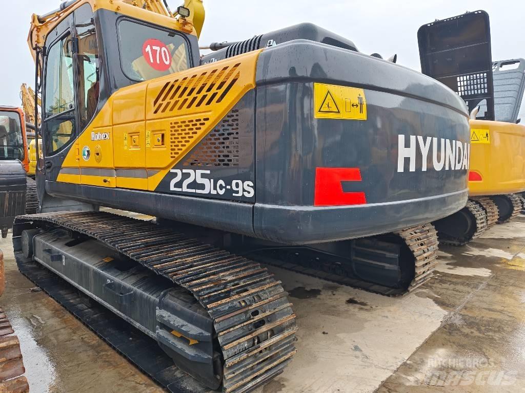 Hyundai R225LC-9S Lánctalpas kotrók