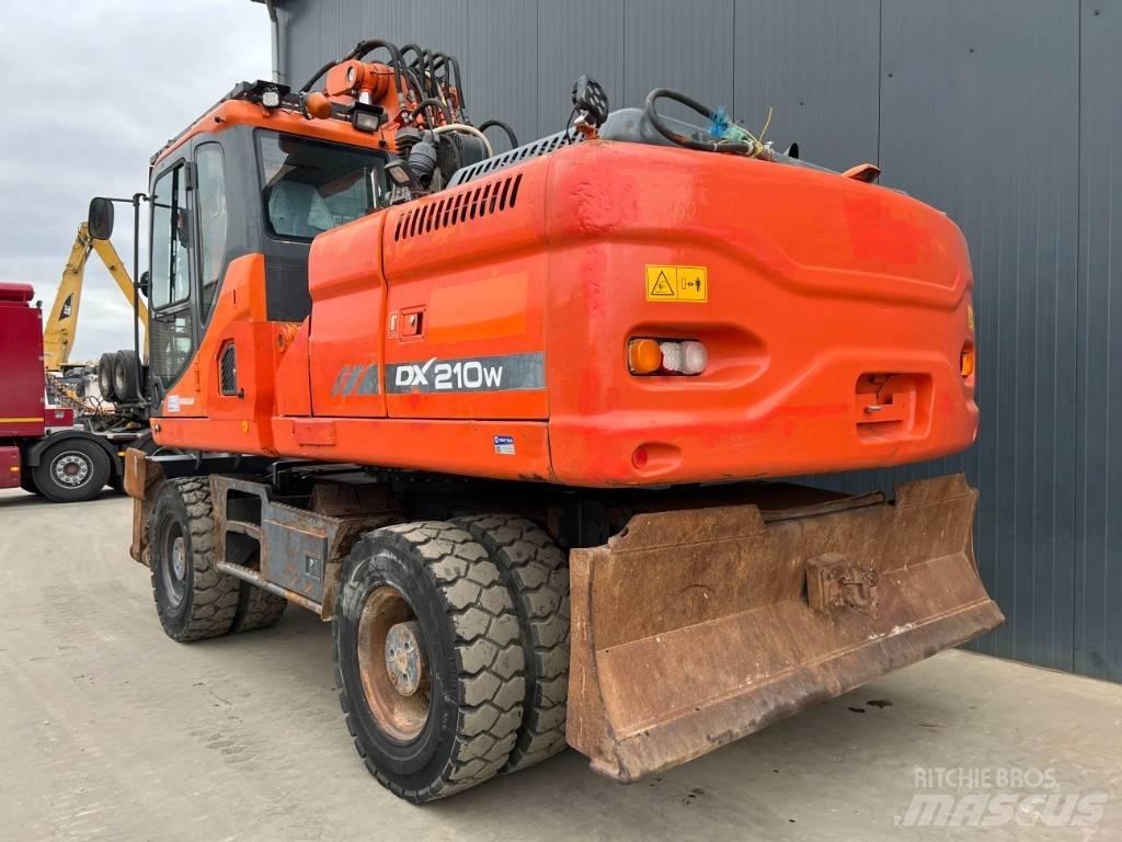 Doosan DX210W Gumikerekes kotrók