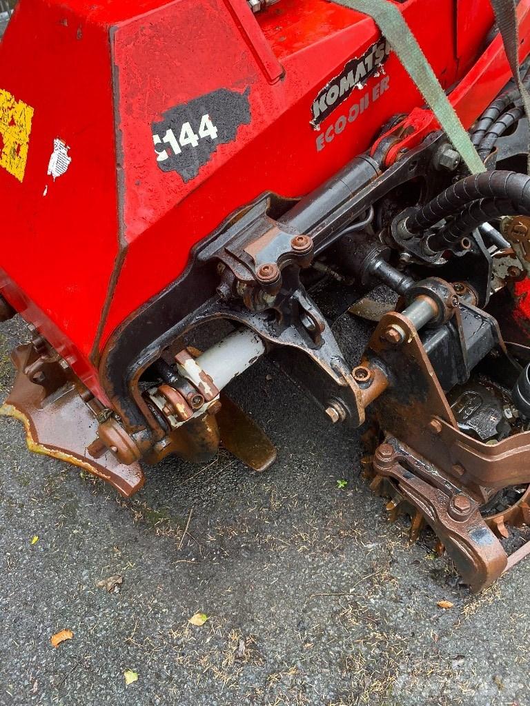 Komatsu C144 Betakarító fejek