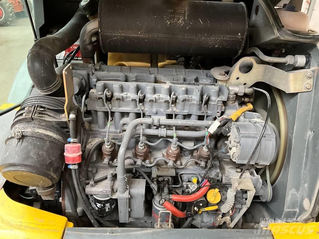 Kramer 750 Gumikerekes homlokrakodók