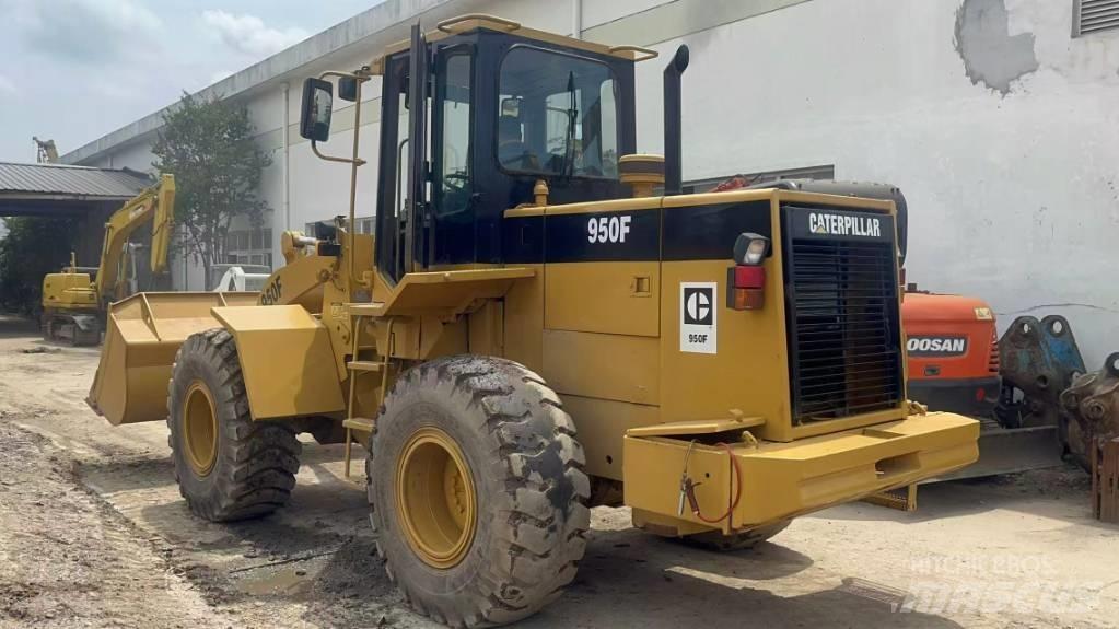CAT 950 F Gumikerekes homlokrakodók