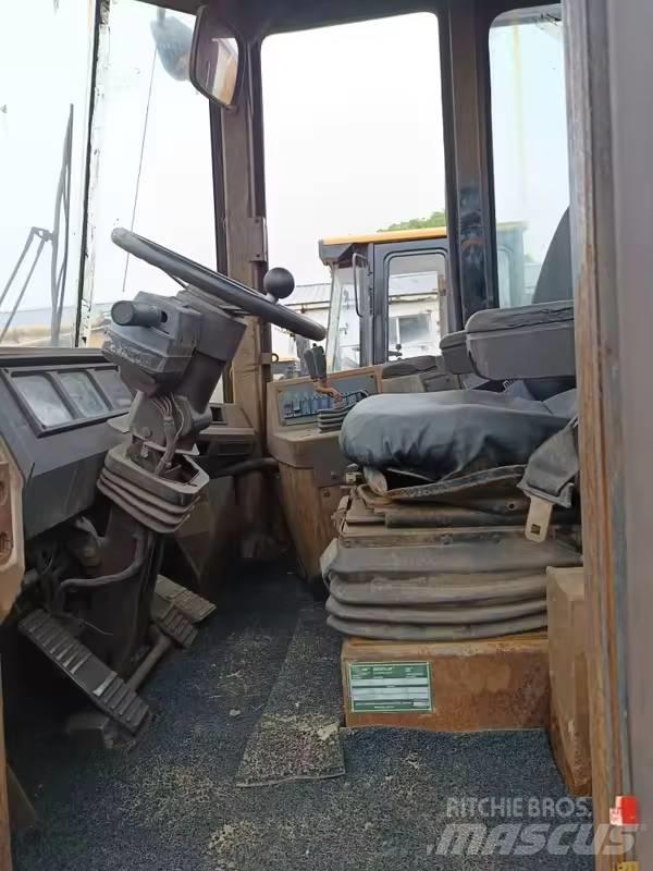 CAT 950 F Gumikerekes homlokrakodók