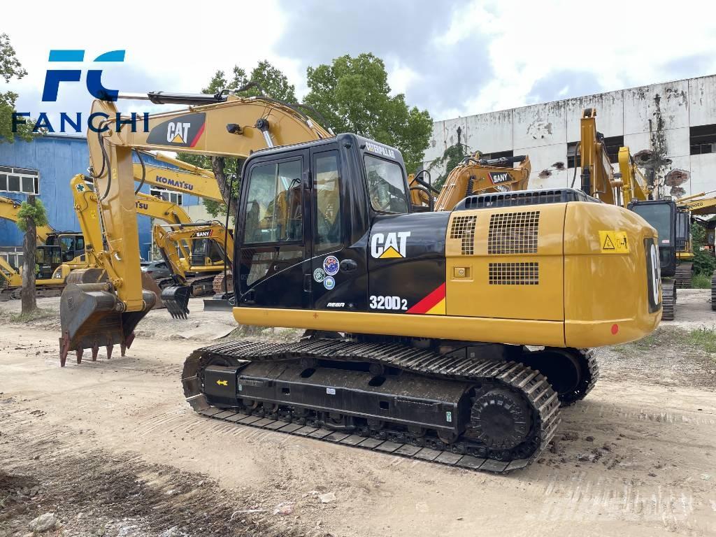 CAT 320 D2 Lánctalpas kotrók