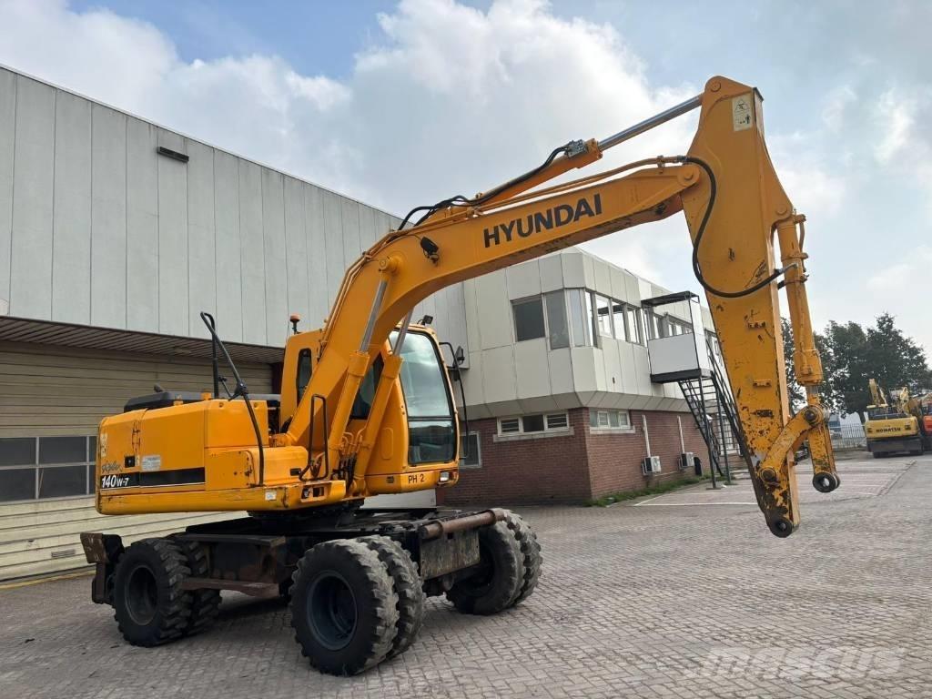 Hyundai 140W-7 Gumikerekes kotrók