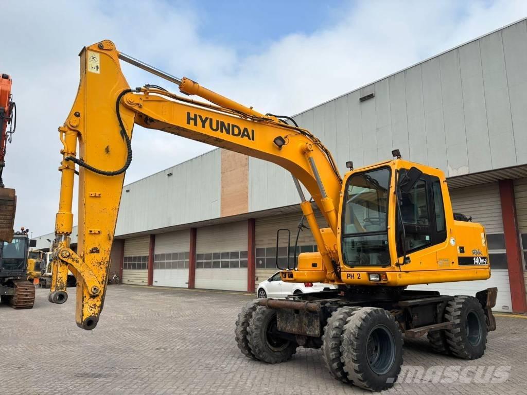 Hyundai 140W-7 Gumikerekes kotrók