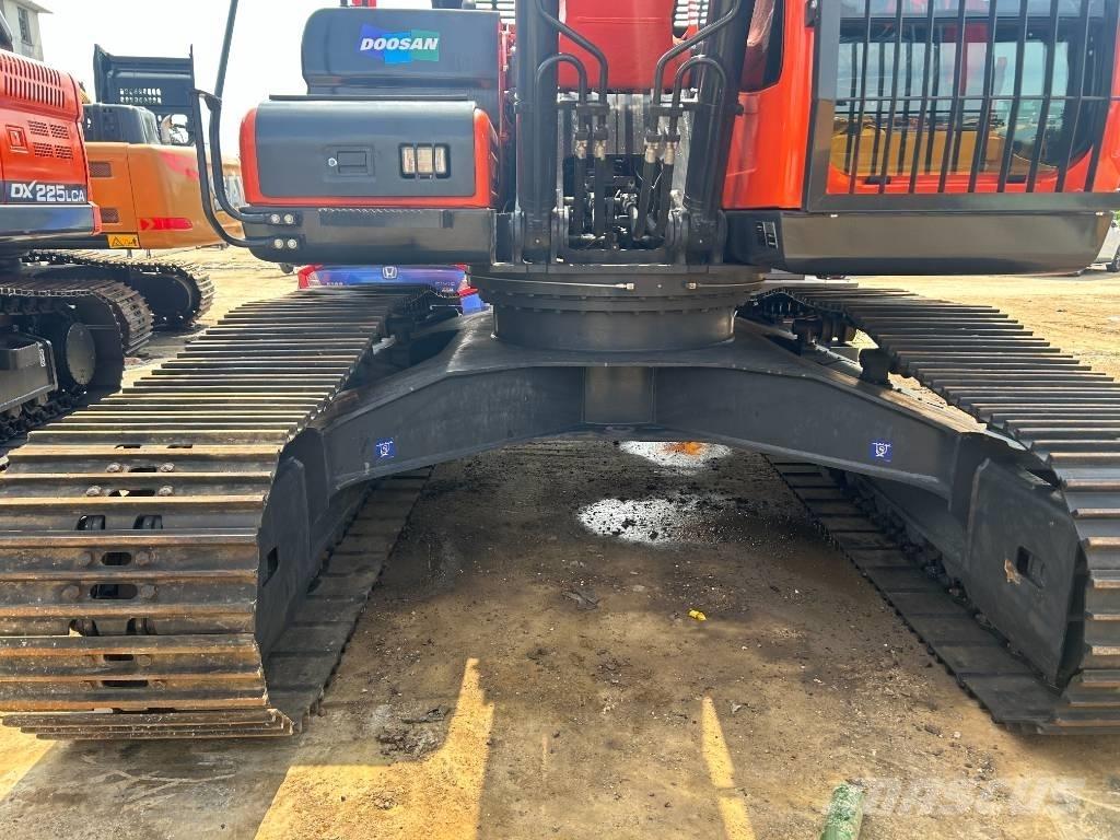 Doosan DX 225 LC Lánctalpas kotrók