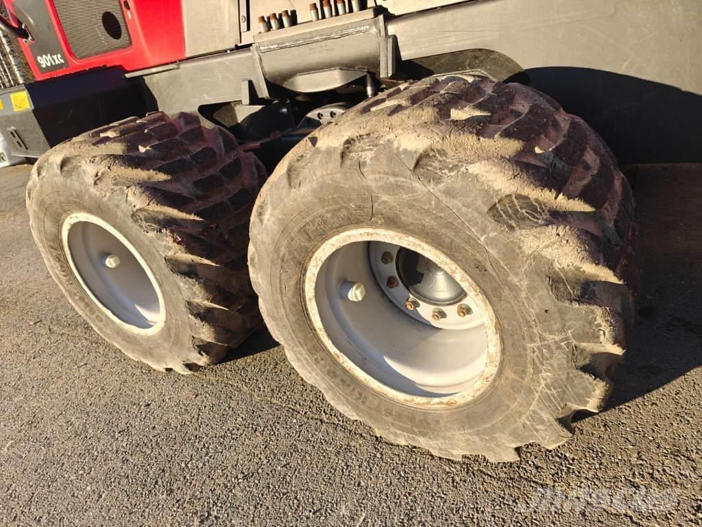 Komatsu 901 XC Betakarítók