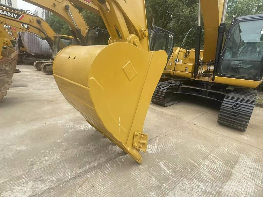 CAT 2021 CAT 323Gx Gumikerekes kotrók