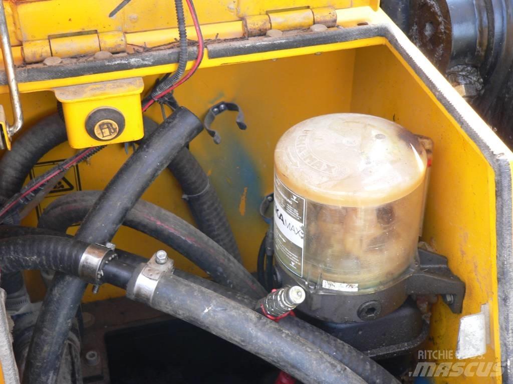 JCB JS 131LC+ Lánctalpas kotrók