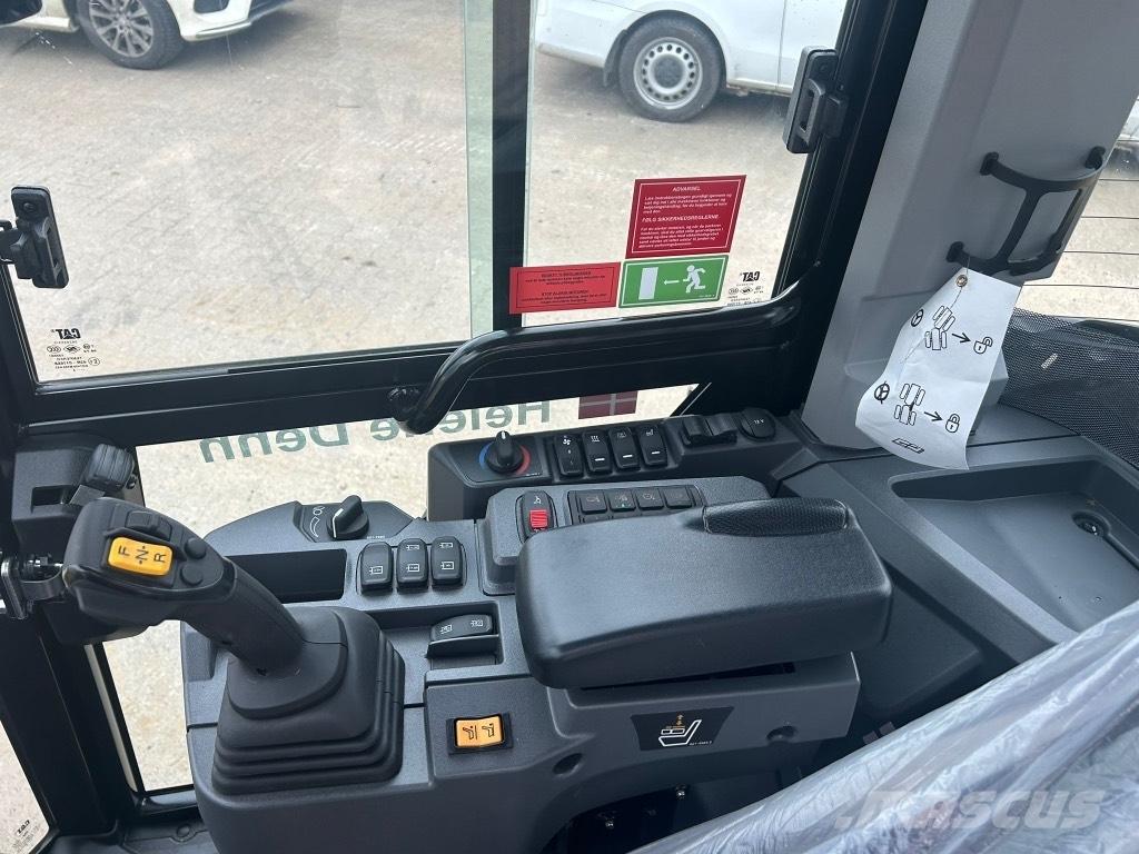 CAT 906 Gumikerekes homlokrakodók