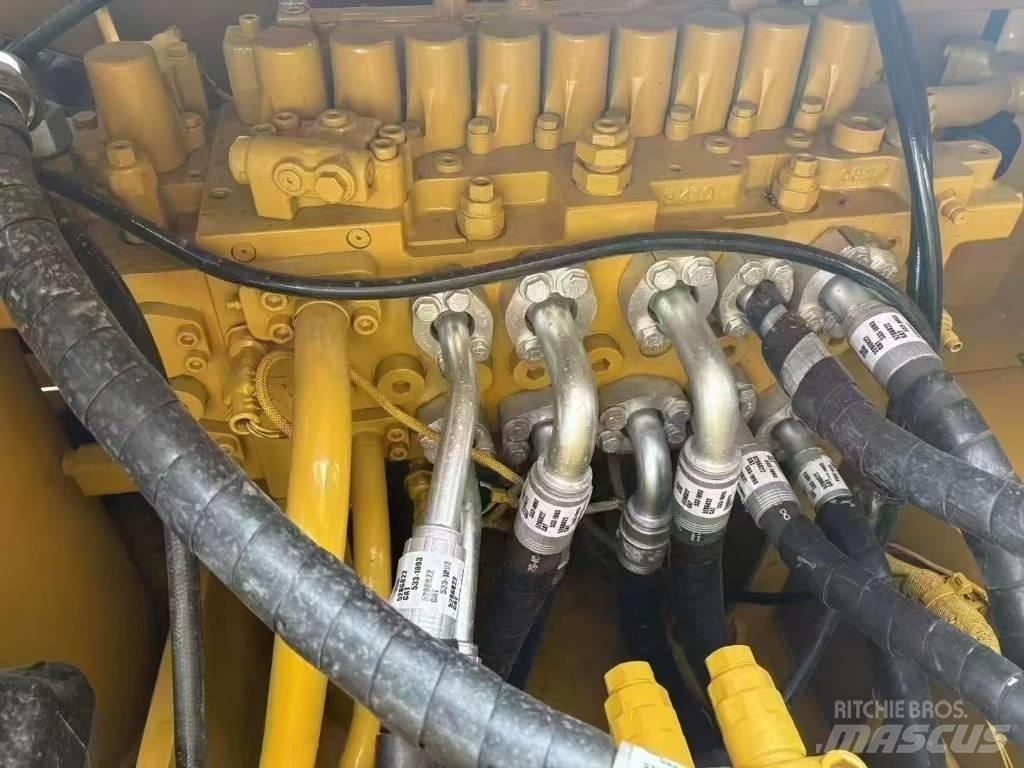 CAT 323GC Lánctalpas kotrók