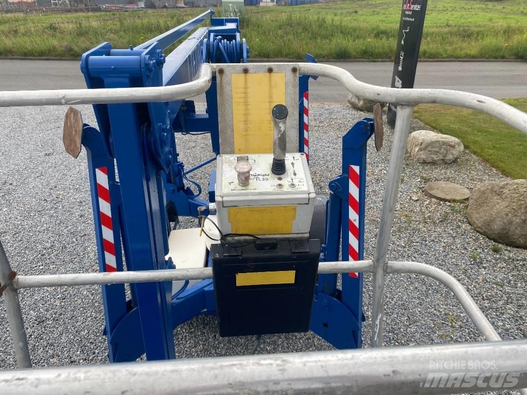 UpRight TL38 Pótkocsira szerelt emelők és állványok