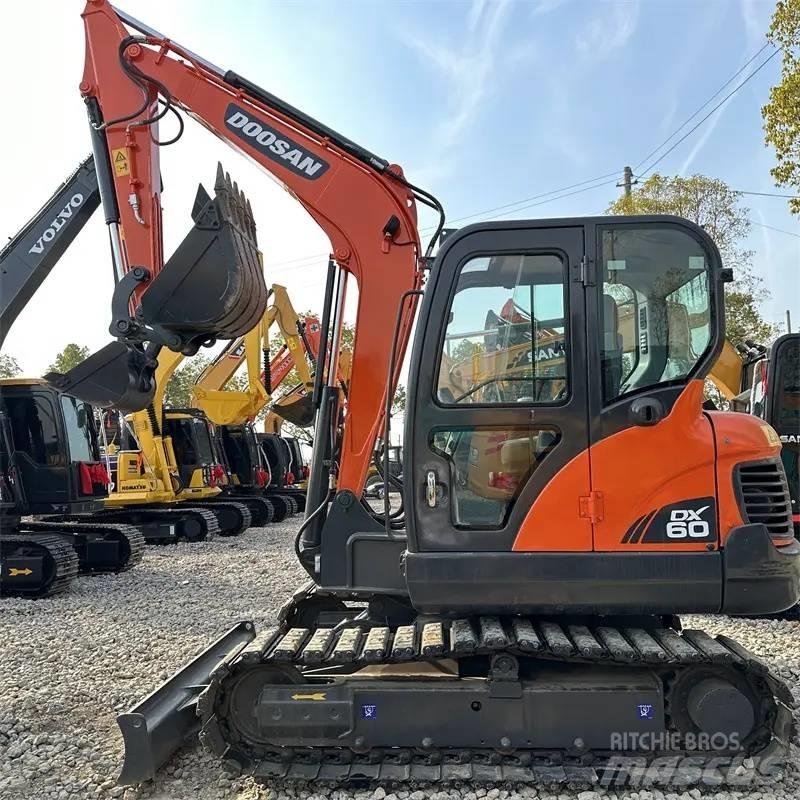 Doosan DX 60 Lánctalpas kotrók