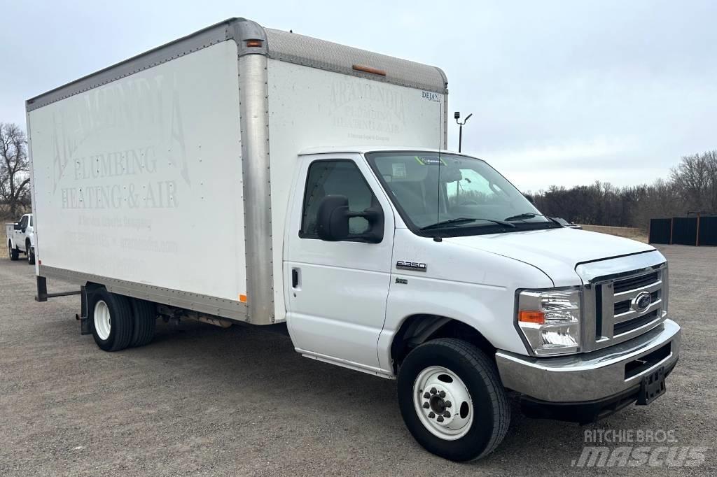 Ford E 350 SD Dobozos teherautók