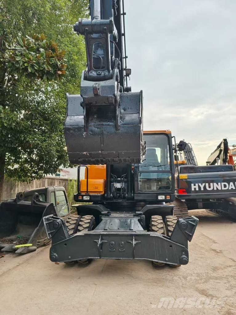 Hyundai R210w-9 Gumikerekes kotrók