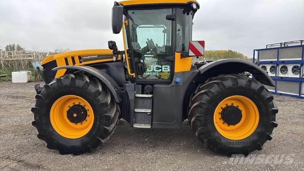 JCB Fastrac 4220 Traktorok