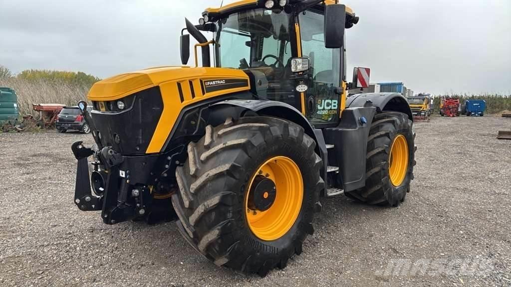 JCB Fastrac 4220 Traktorok