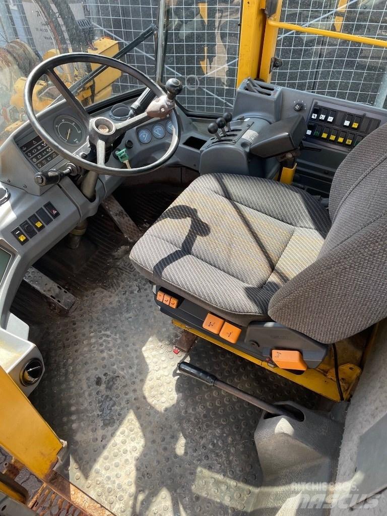 Volvo L120B Gumikerekes homlokrakodók