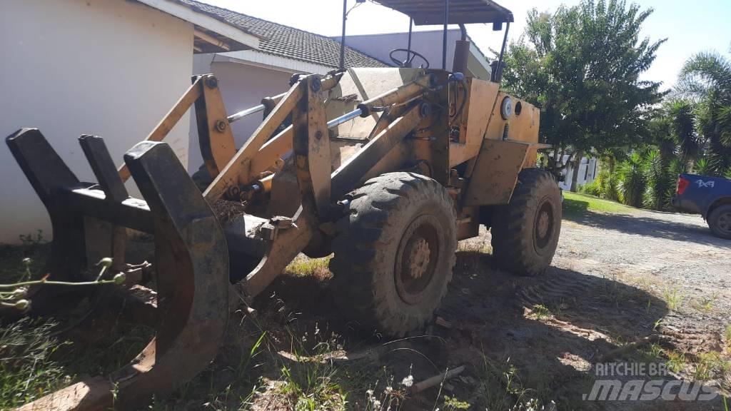 CASE W20B Gumikerekes homlokrakodók