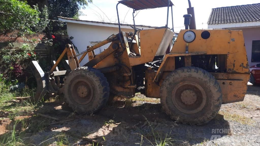 CASE W20B Gumikerekes homlokrakodók