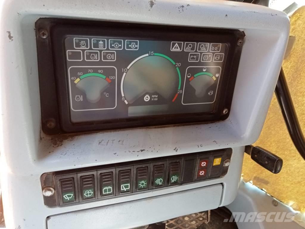 Fiat-Hitachi D 180 lánctalpas dózerek