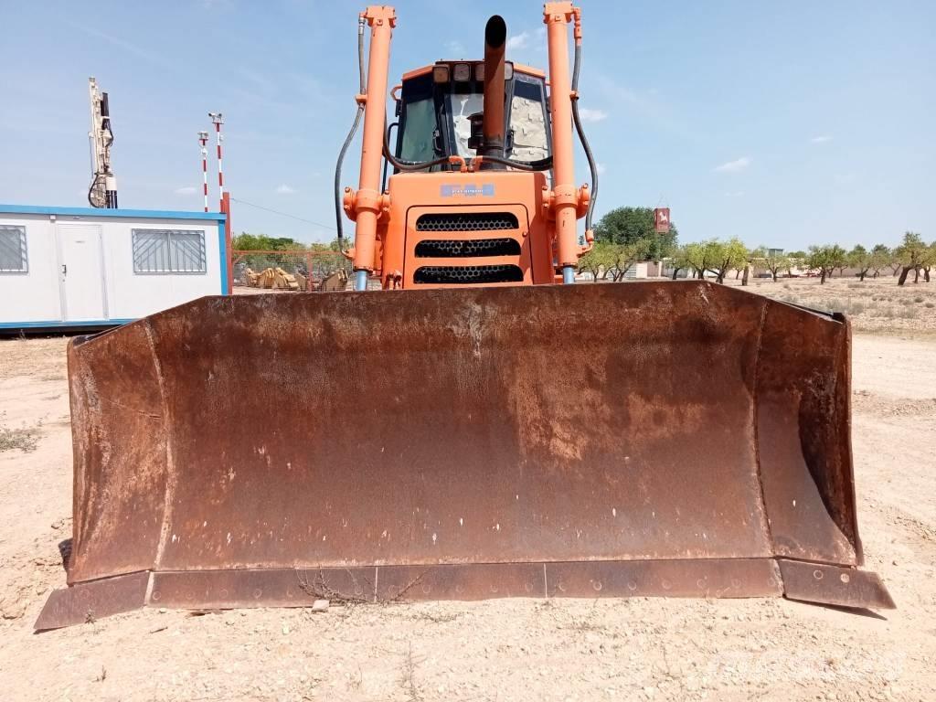 Fiat-Hitachi D 180 lánctalpas dózerek