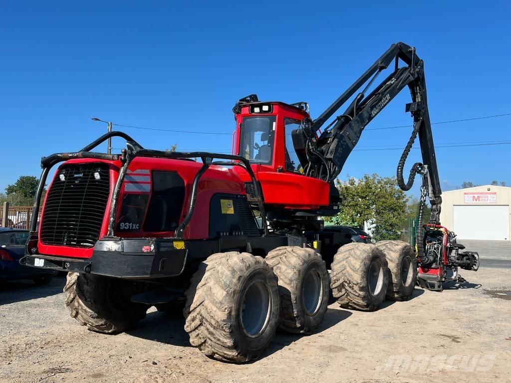 Komatsu 931 XC Betakarítók