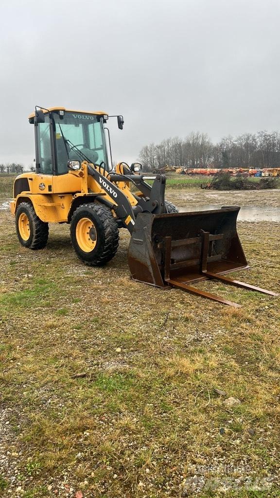 Volvo L 30 G Gumikerekes homlokrakodók