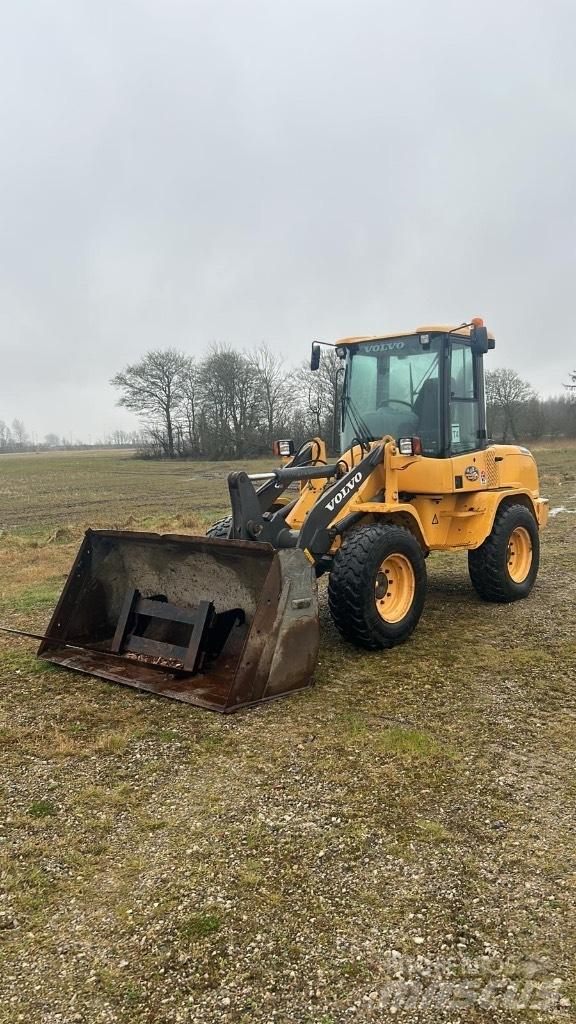 Volvo L 30 G Gumikerekes homlokrakodók