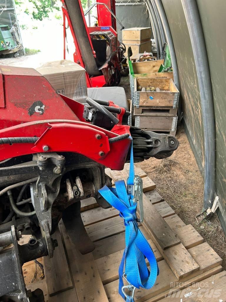 Komatsu C 144 Betakarító fejek
