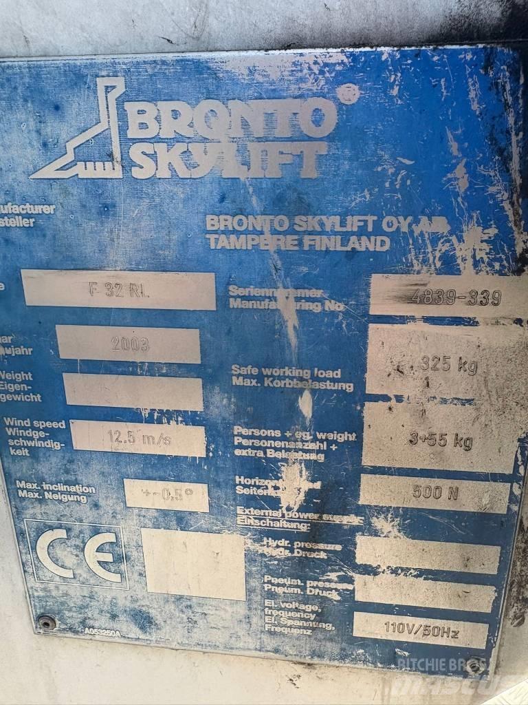 Bronto F32 RL Teherautóra szerelt emelők és állványok