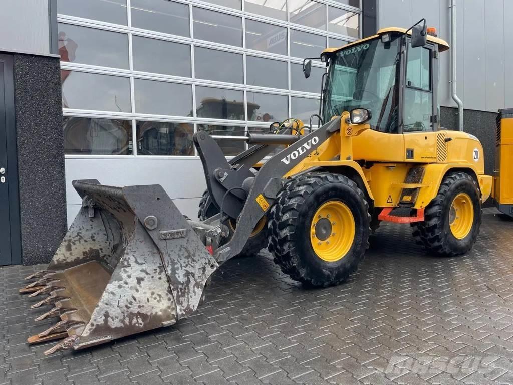 Volvo L30G Gumikerekes homlokrakodók